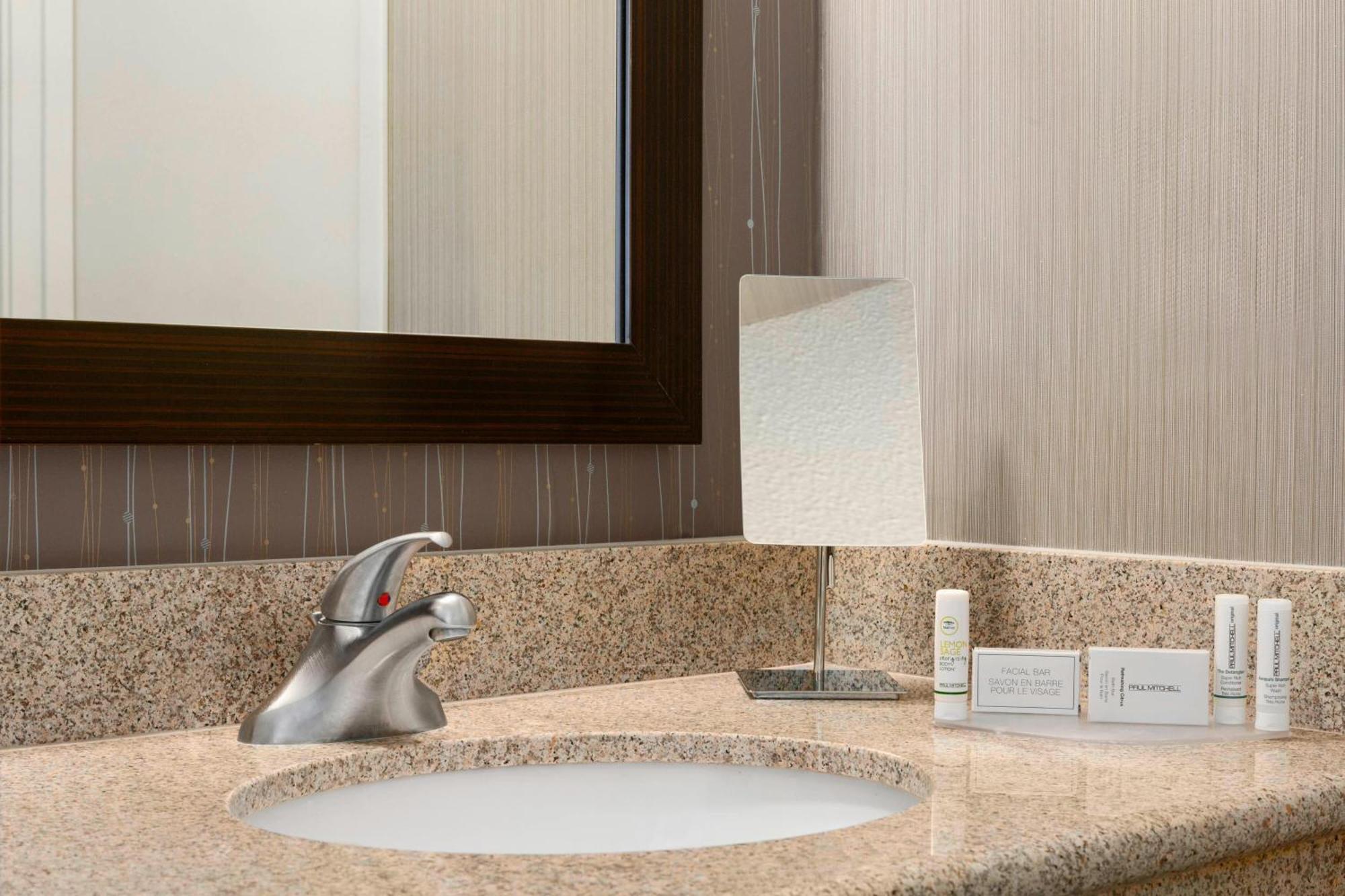 Courtyard By Marriott Springfield Hotel Екстериор снимка