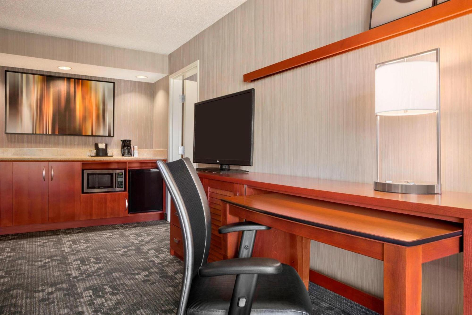 Courtyard By Marriott Springfield Hotel Екстериор снимка